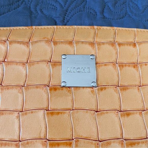 The Chloe Classic Shell for a Miche Base Bag - Picture 4 of 8